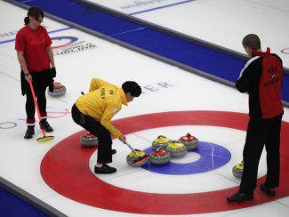 F&eacute;nyk&eacute;p: A 2013. &eacute;vi Curling Vegyes-p&aacute;ros VB-n  a haz&aacute;nkat k&eacute;pviselő Palancsa Dorottya ( UTE ) &eacute;s Kiss Zsolt a 4. nap ut&aacute;n 4 győzelemmel &eacute;s 1 veres&eacute;ggel a 2. helyen &aacute;llnak a csoportjukban!